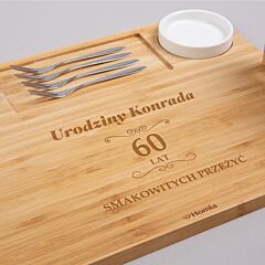 Deska personalizowana z nożykami i miseczkami PREZENT NA 60 URODZINY